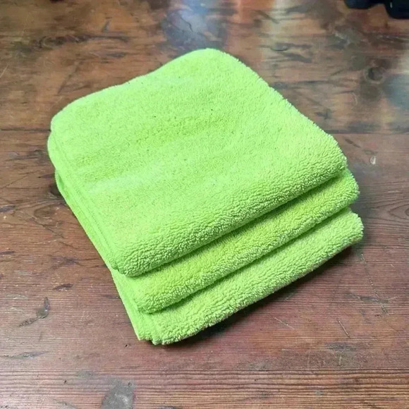 CHEMICAL GUYS Professional Extra Thick Supra Microfiber Towels, set of 3 - Picture 3 of 3